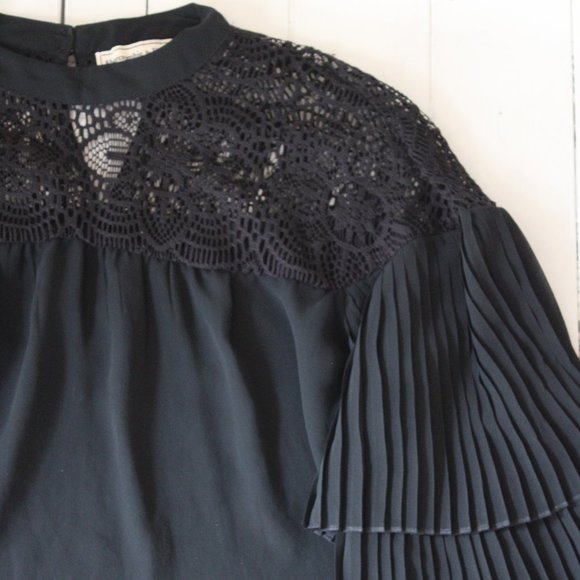 Abercrombie & Fitch, Black Lace Blouse With Pleated Sleeves - Picture 2 of 8